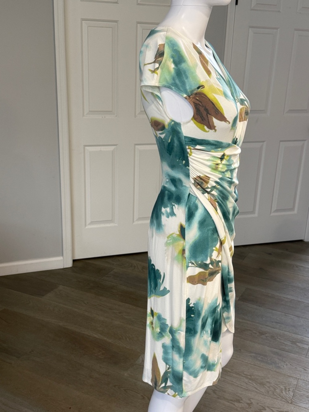 Tommy Bahama White, Teal, Green Floral Faux Wrap Ruched Dress Fully Lined 
-XXS - Picture 6 of 11